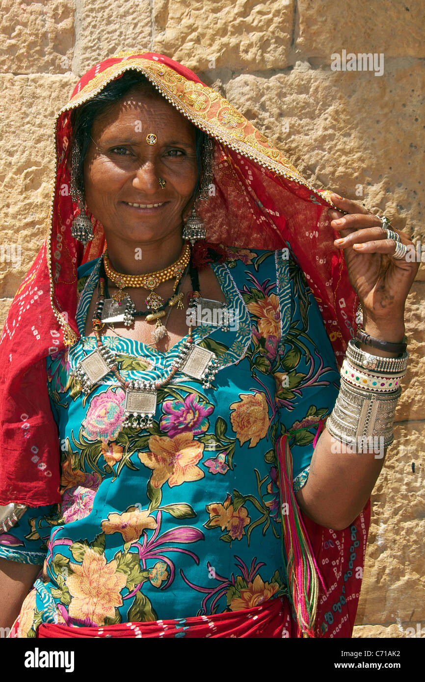 Rajasthan tribal woman jewellery Banque de photographies et d'images à  haute résolution - Alamy