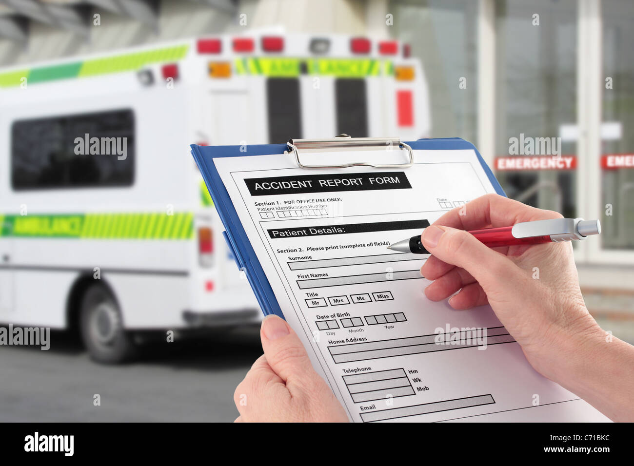 Part Remplir un rapport d'accident par Ambulance Banque D'Images
