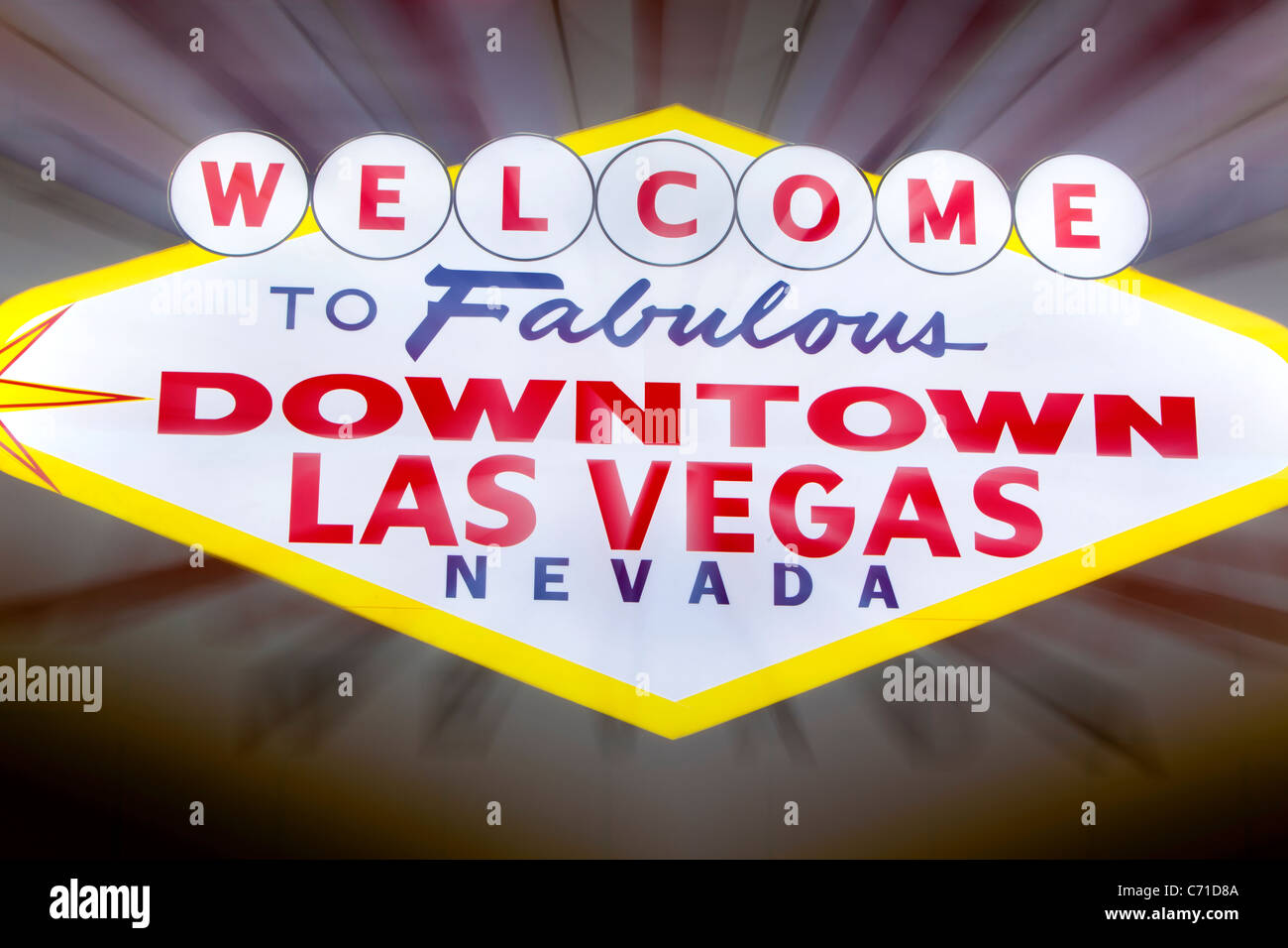 États-unis d'Amérique, Nevada, Las Vegas, le centre-ville, zone Fremont East, néon Vegas sign, dusk Banque D'Images