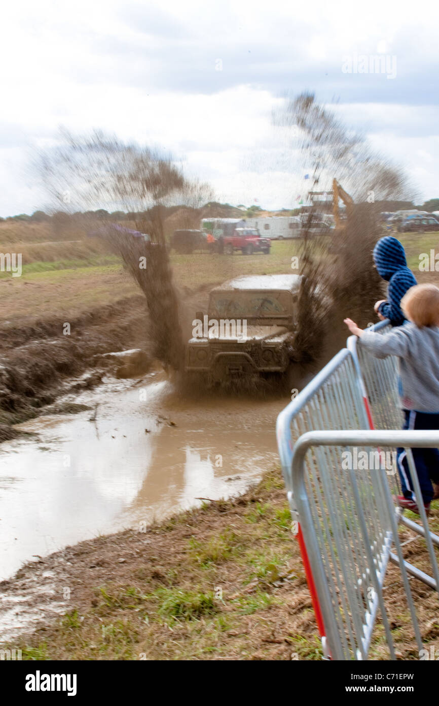 Land Rover mud run Banque D'Images