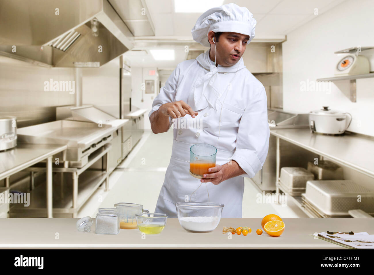 Chef avec le jus d'orange Banque D'Images