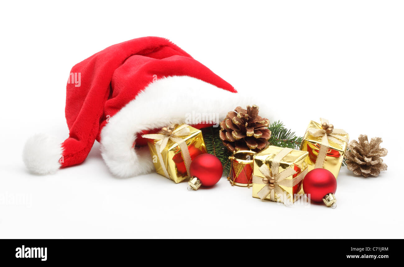 Santa Claus hat avec des cadeaux,isolé sur fond blanc. Banque D'Images