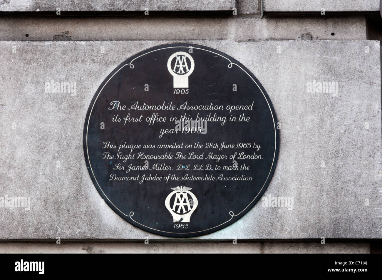 Une plaque sur les lieux à 18 Fleet Street dans lequel l'AA a ouvert son premier bureau en 1905. Banque D'Images