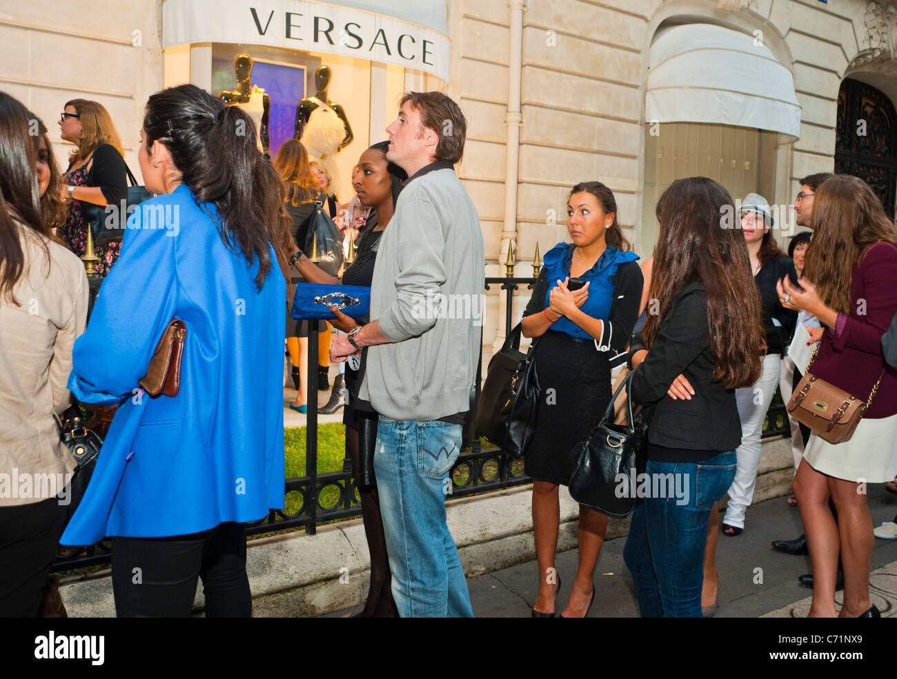 magasin versace paris