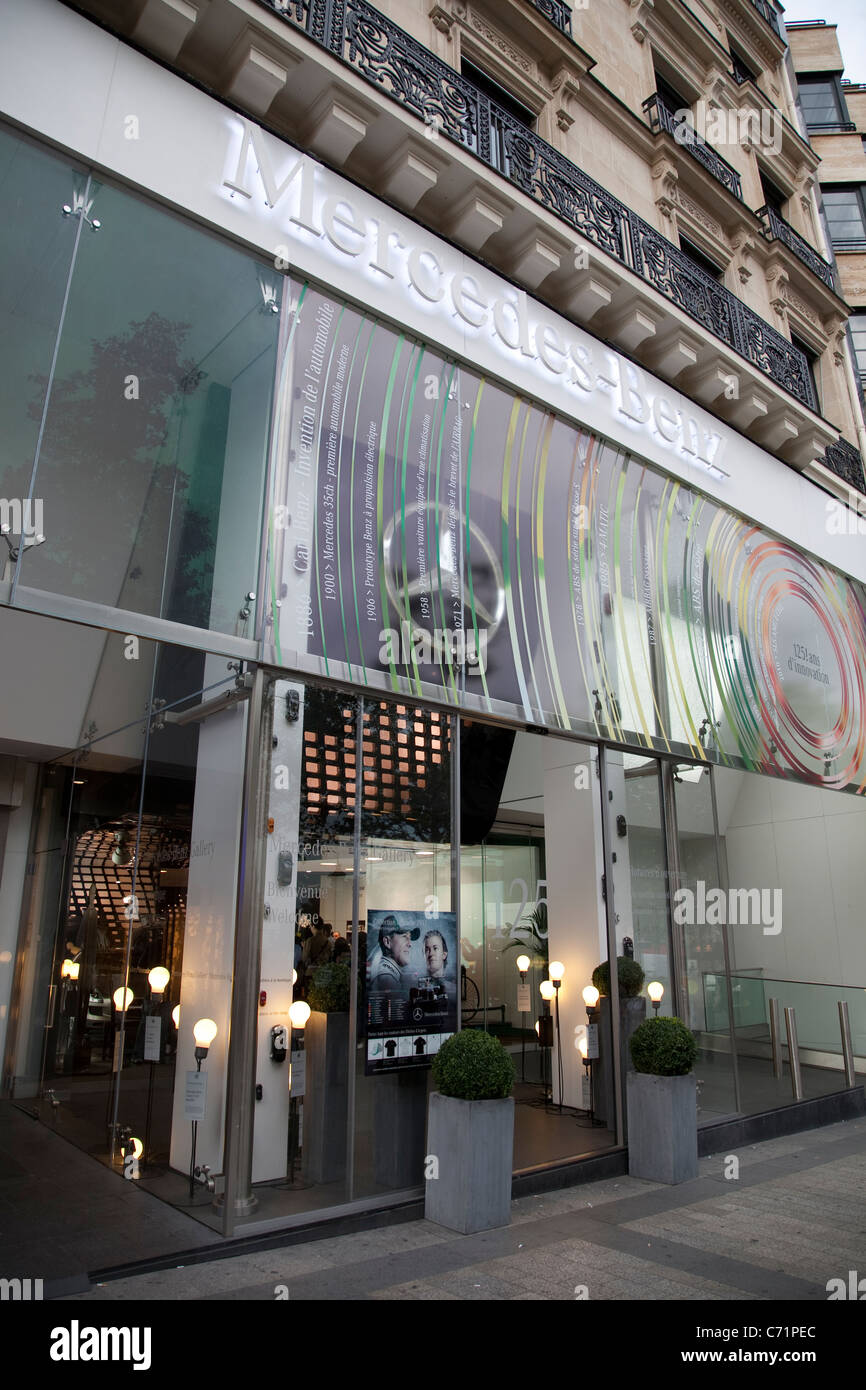 Mercedes-Benz Store sur les Champs-Elysées, Paris, France Banque D'Images