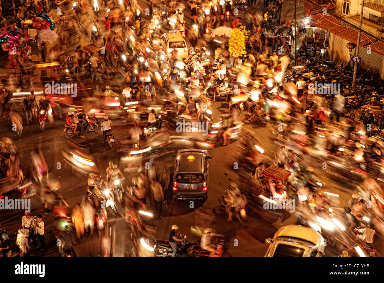 Ambiance dans les rues de Hanoi Motos Banque D'Images