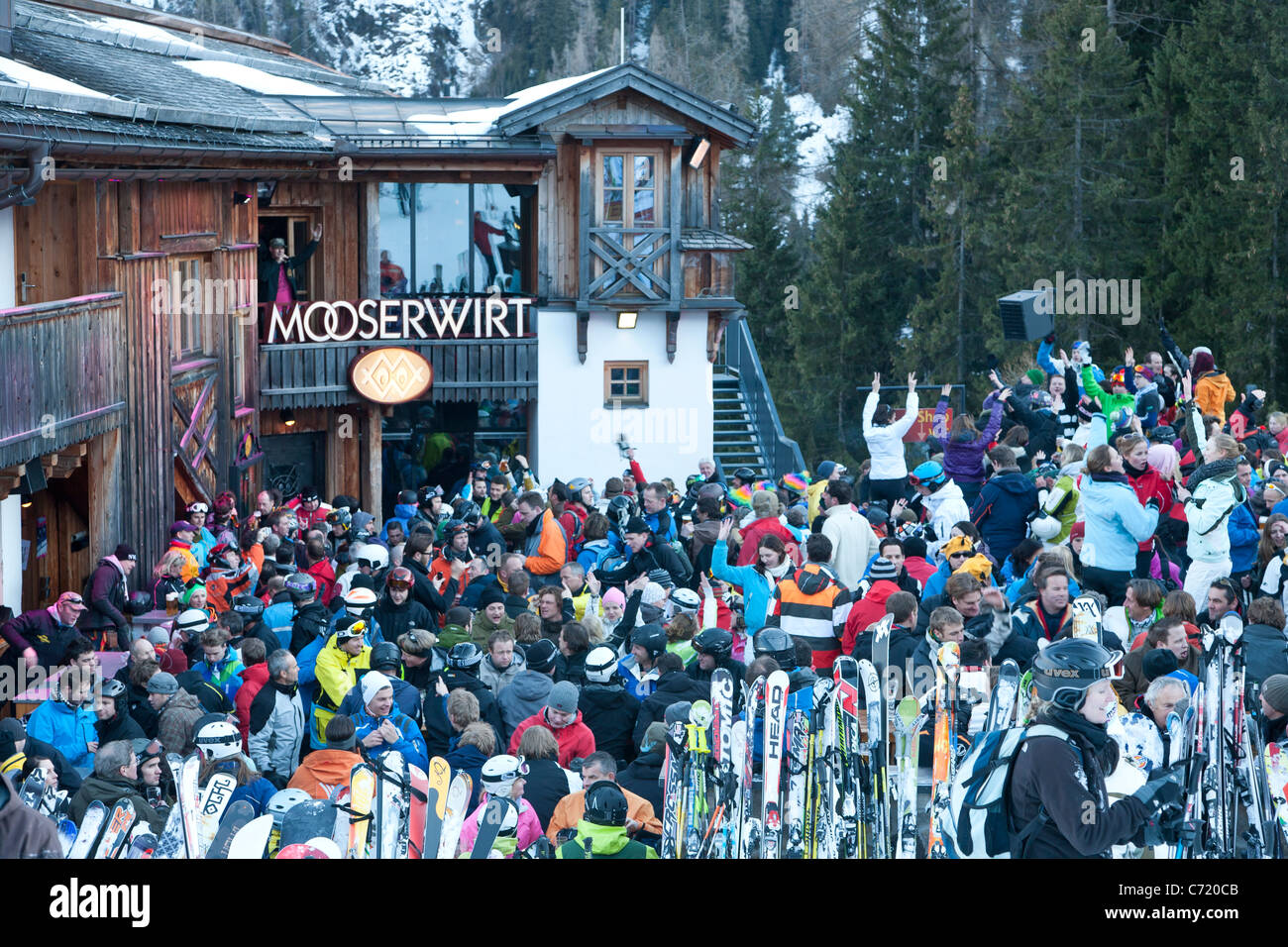 Chalet de ski skieurs, MOOSERWIRT, ST. ANTON am Arlberg, Tyrol, Autriche Banque D'Images