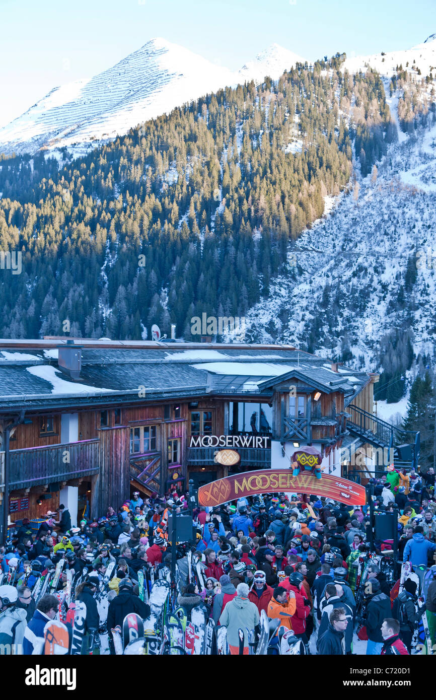 Chalet de ski skieurs, MOOSERWIRT, ST. ANTON am Arlberg, Tyrol, Autriche Banque D'Images