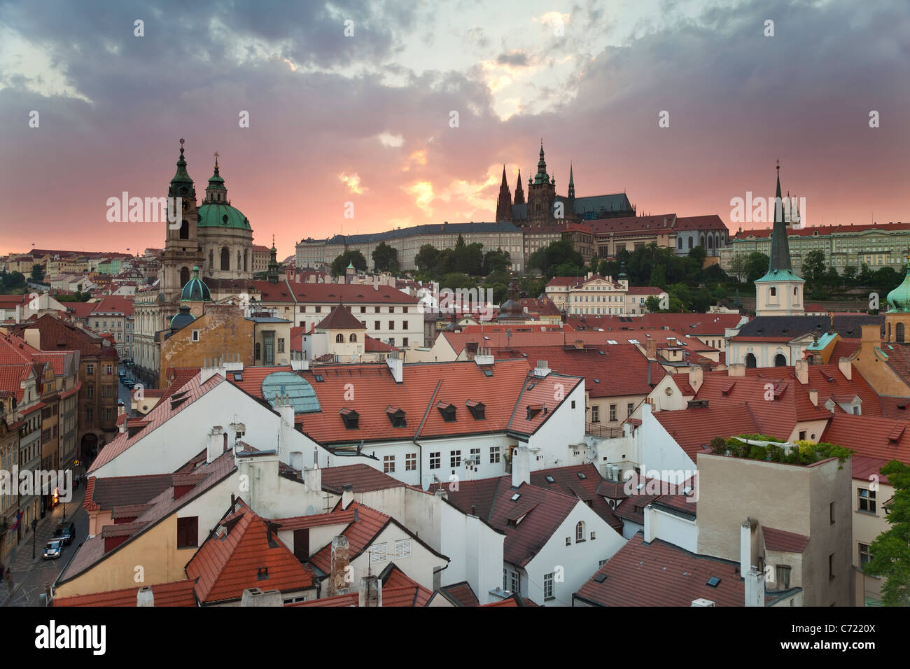 Habour et St Nicholas Church, Prague, République Tchèque Banque D'Images