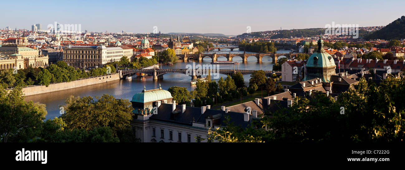 Vue de la rivière Vltava et de ponts, Prague, République Tchèque Banque D'Images