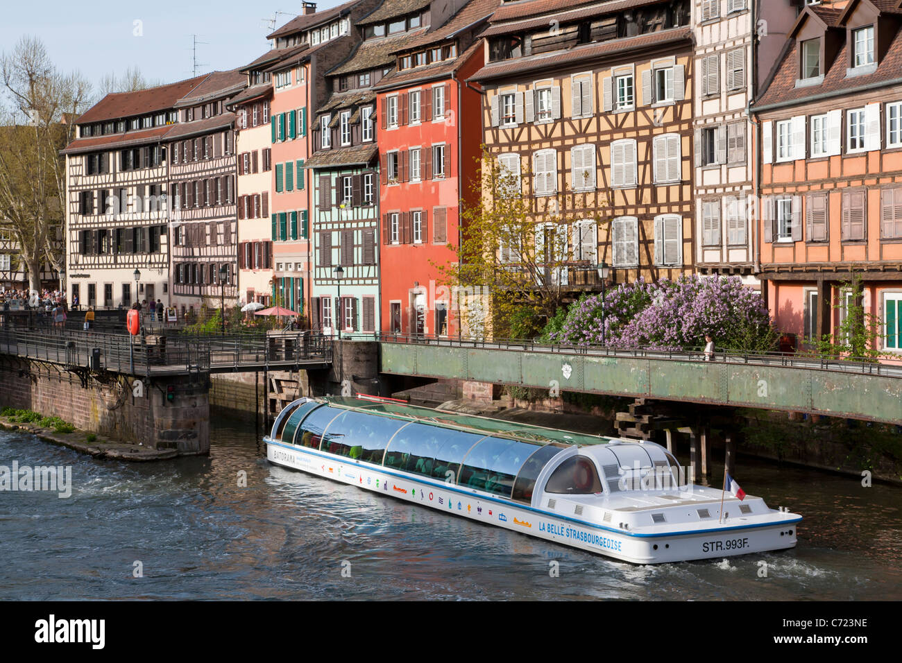 Bateau d'EXCURSION, L'ILL, verrouiller, PETITE FRANCE, Strasbourg, Alsace, France Banque D'Images