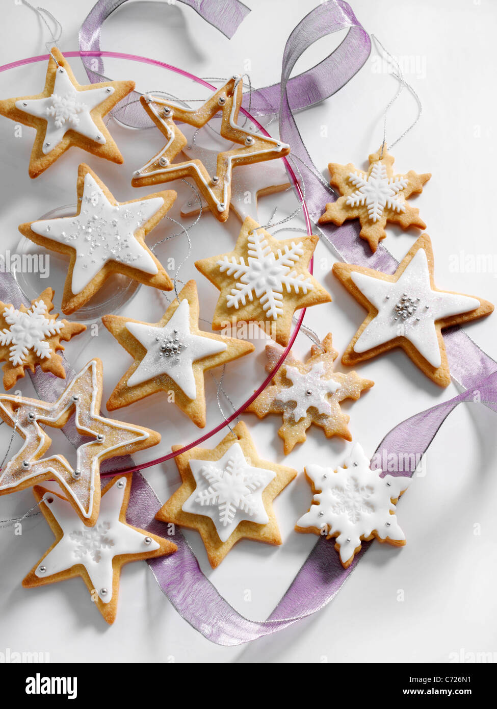 Biscuits de Noël glacé en forme d'étoile Banque D'Images