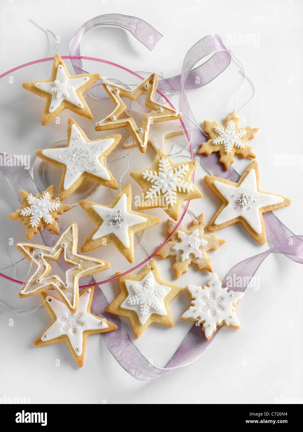 Biscuits de Noël glacé en forme d'étoile Banque D'Images