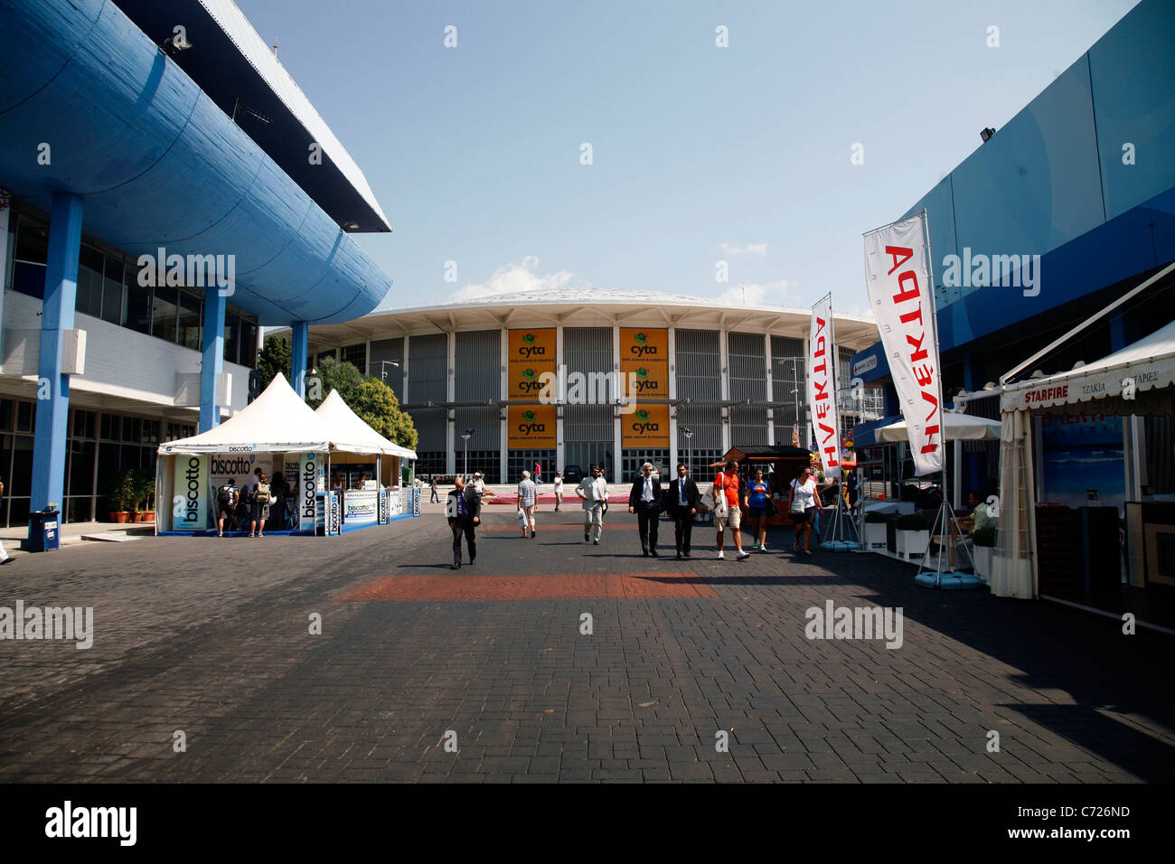 Invités et événements promotionnels dans le 76e TIF Helexpo en face de l'Alexandreio Melathron Stadium, Thessalonique. Banque D'Images