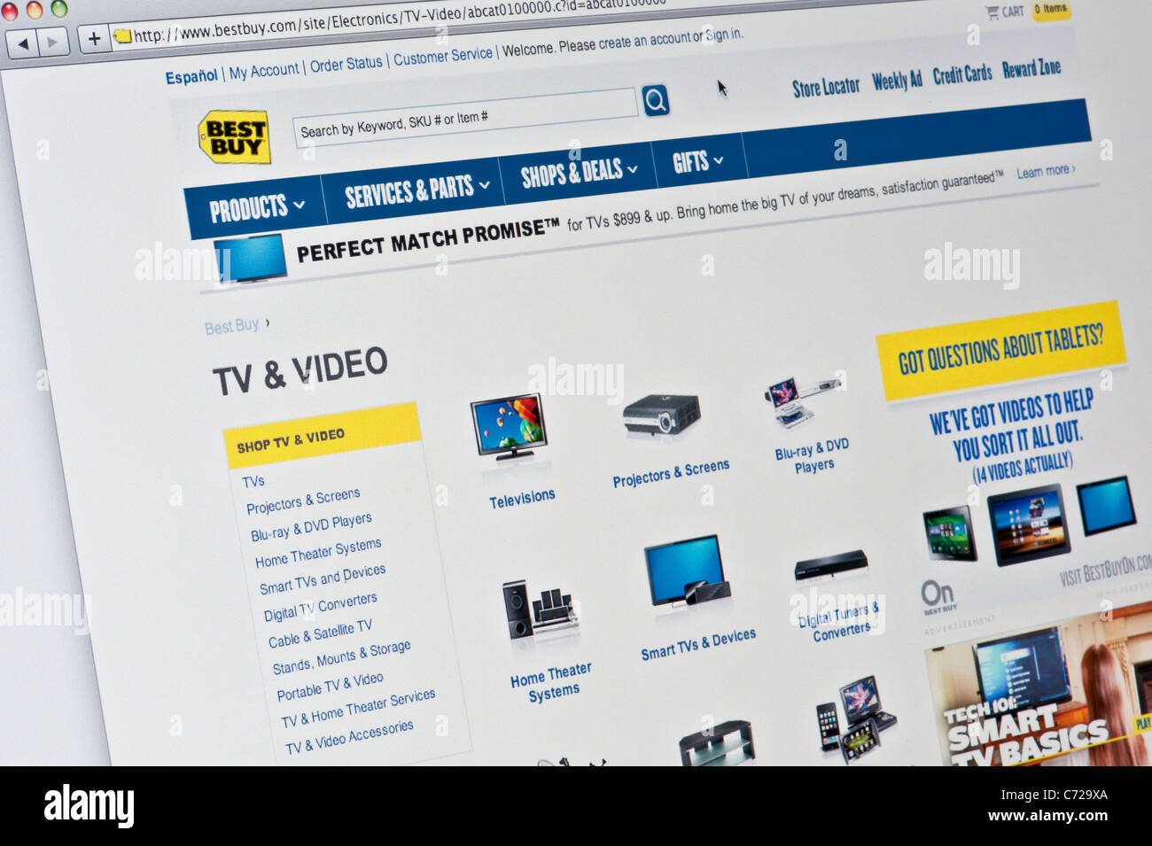 De près de l'logo Best Buy comme vu sur son site web. (Usage éditorial uniquement : -Print, télévision, e-book et le comité éditorial du site). Banque D'Images