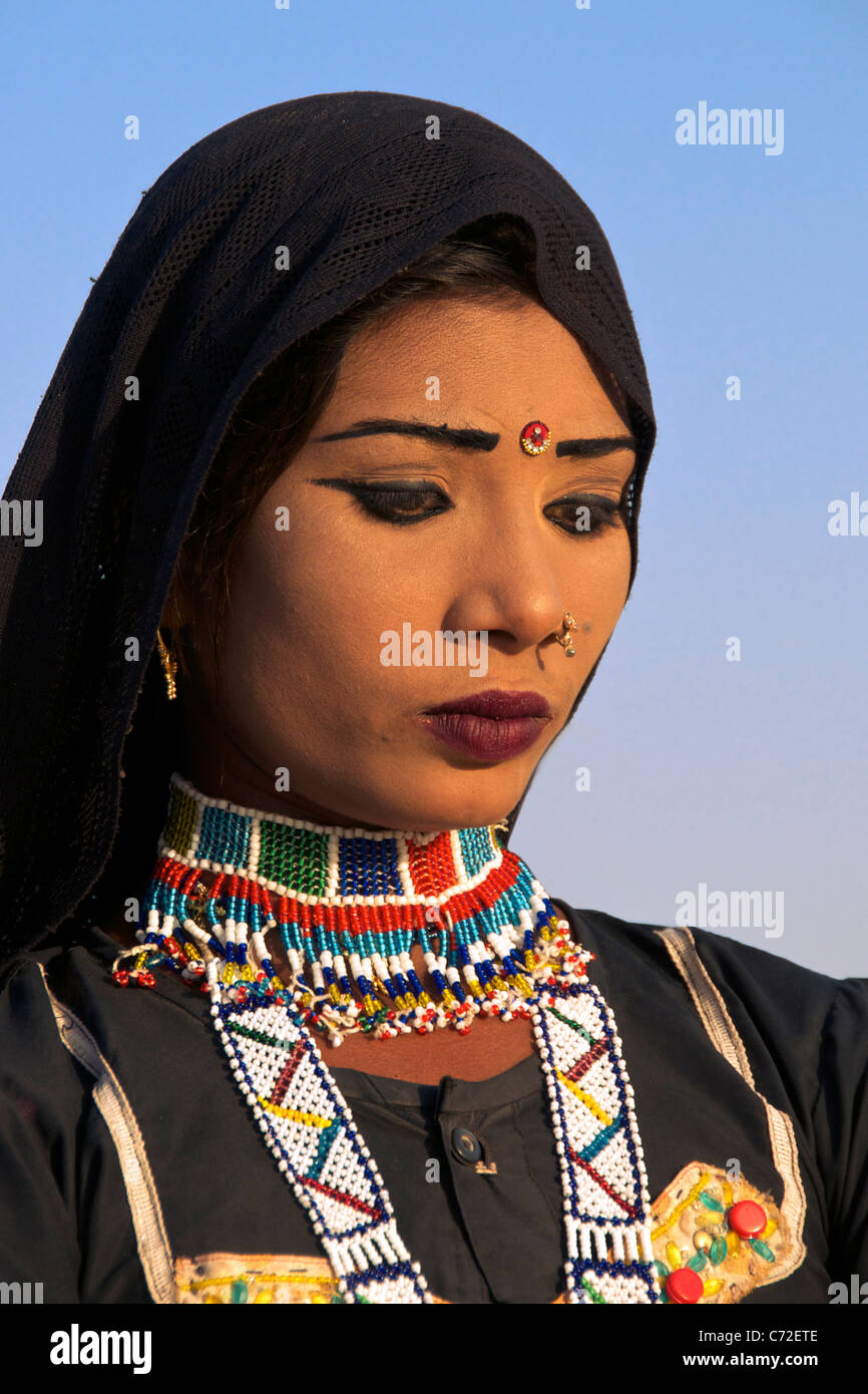 Portrait jeune fille trbal ouest du Rajasthan Inde Banque D'Images