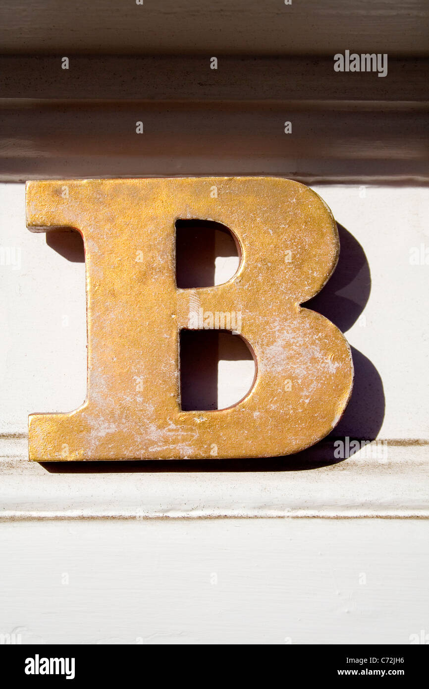 Trouvé une lettre, partie d'un ensemble de l'alphabet. Veuillez voir mon portefeuille pour la série complète. Banque D'Images