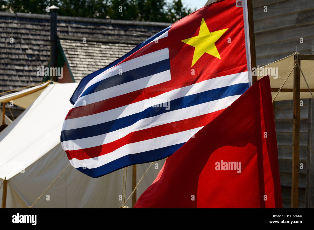 Drapeau de la République de la Louisiane 1861 rouge et drapeau médical pour reconstitution historique de la bataille de Bull Run Milton (Ontario) Banque D'Images