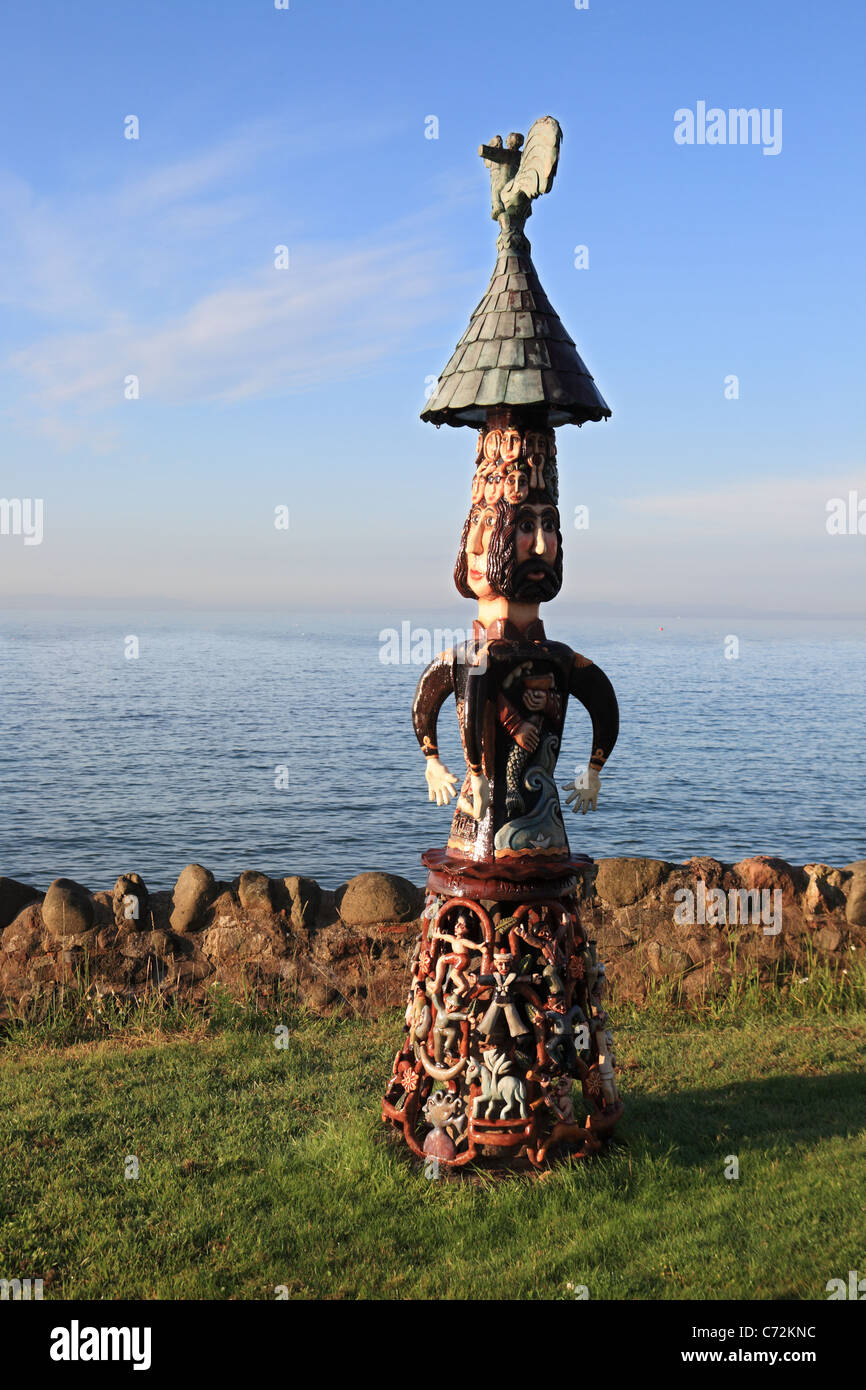 Sculpture en bois 'Malagan', créé par l'artiste local Alan Faulds, Largo, East Fife, Scotland, UK Banque D'Images
