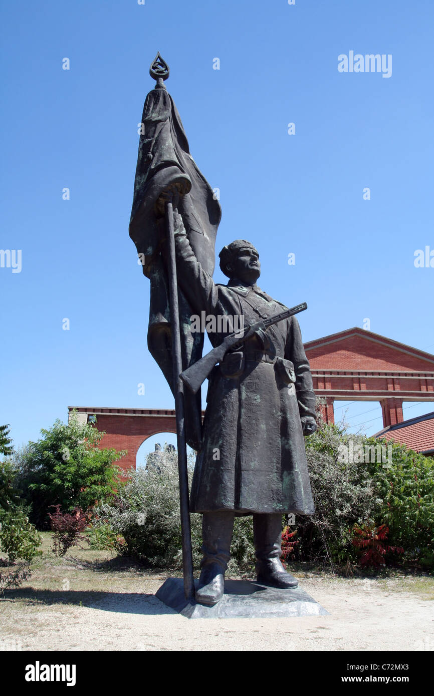 Ancienne statue de l'ère soviétique dans le Memento Park, près de Budapest. Hongrie Banque D'Images