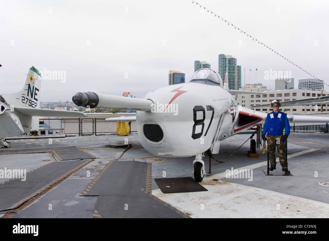 Jet Fighter sur d'envol du porte-avions USS Midway à San Diego, Californie, USA Banque D'Images