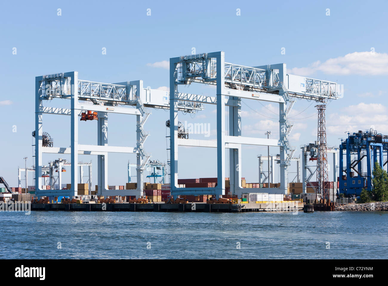 Grues Portainer 1 et 2 de dans le Massport Paul W. Conley Terminal à conteneurs, Boston, Massachusetts. Banque D'Images