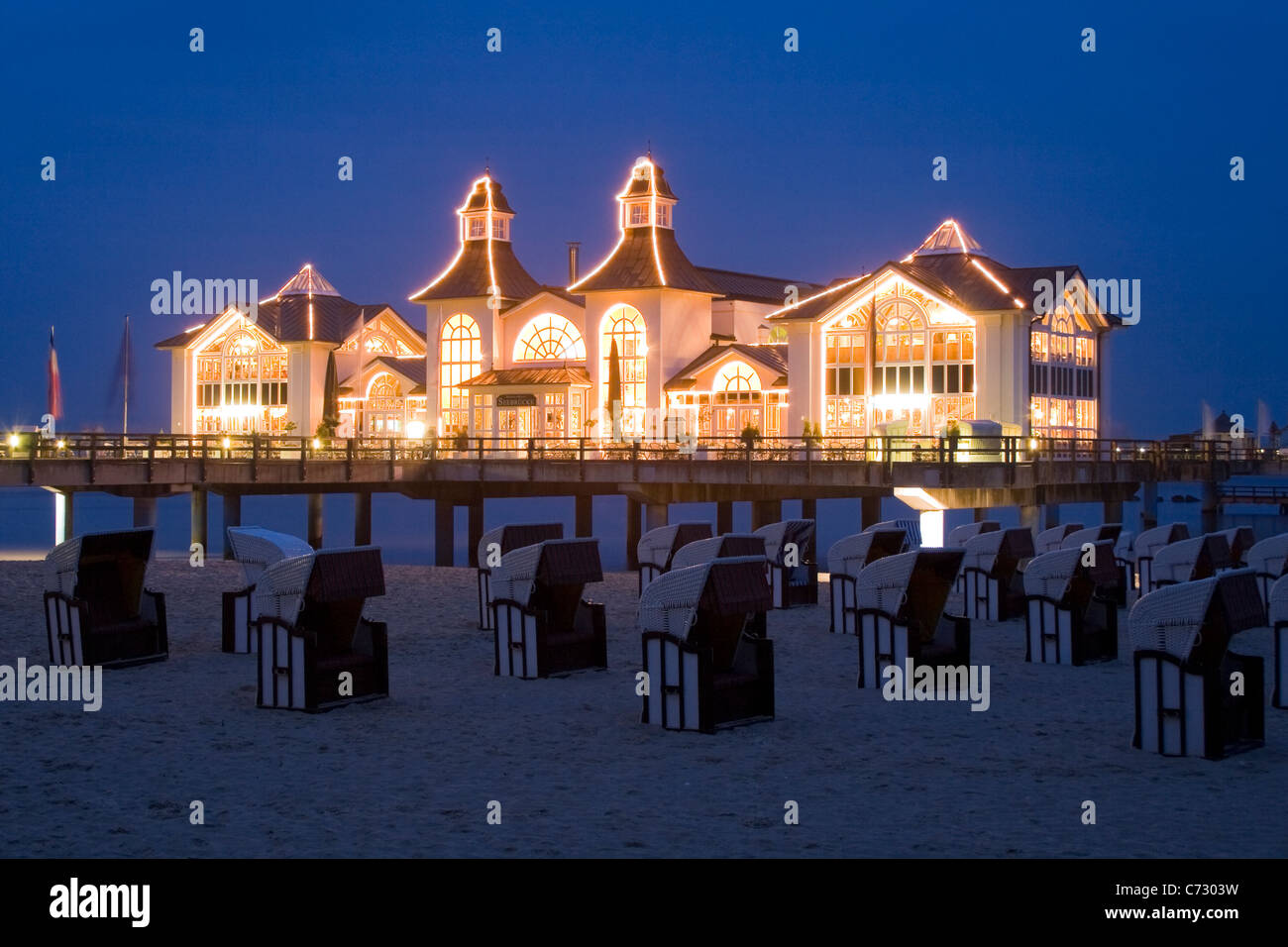 Jetée de Sellin, station balnéaire sur l'île de Ruegen, soir, de l'humeur, de la mer Baltique Mecklembourg-Poméranie-Occidentale, Allemagne, Europe Banque D'Images