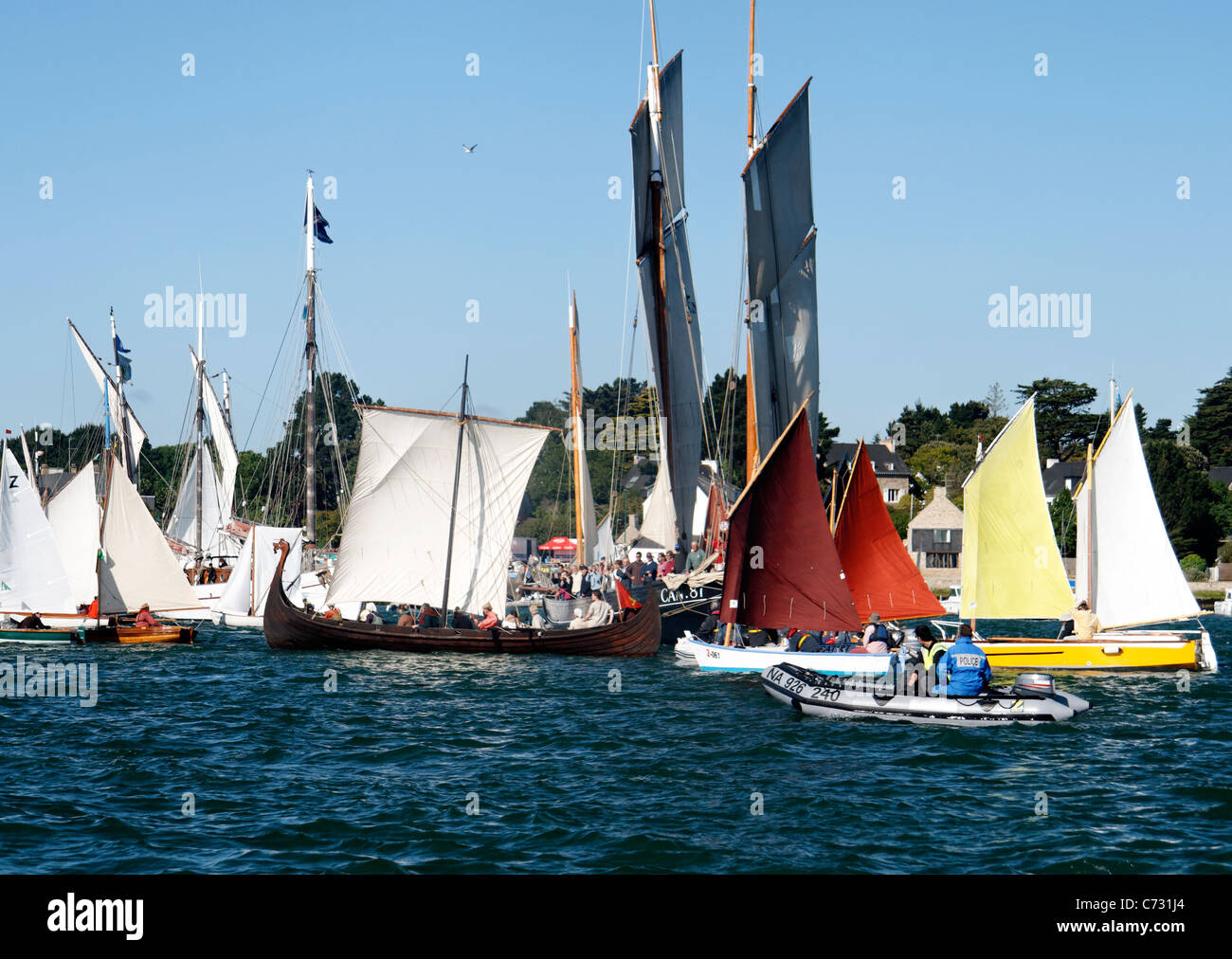 Flottille de petits navires à voile, régate, d'événements maritimes : semaine du golfe du Morbihan (Bretagne, France). Banque D'Images