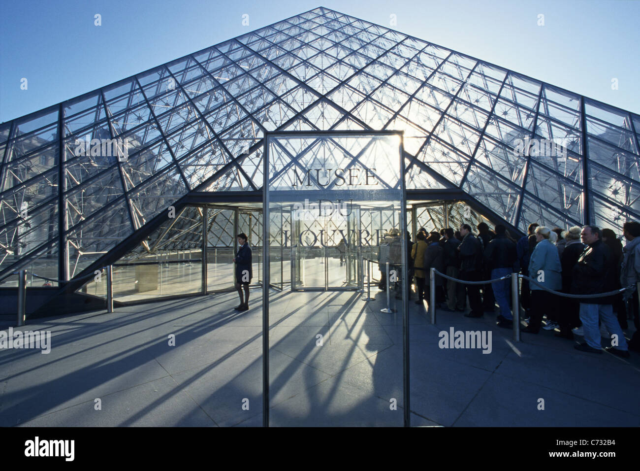 Musée du Louvre avec IM Pei Pyramide de verre, Paris, France Banque D'Images