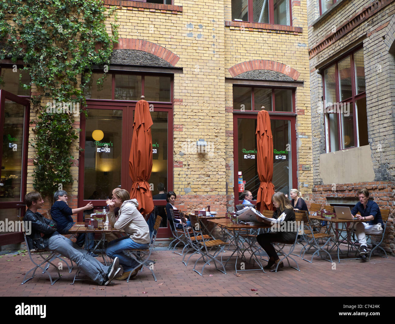 Dans Sophie-Gips Barcomis cafe cour dans quartier de Mitte à Berlin en Allemagne Banque D'Images