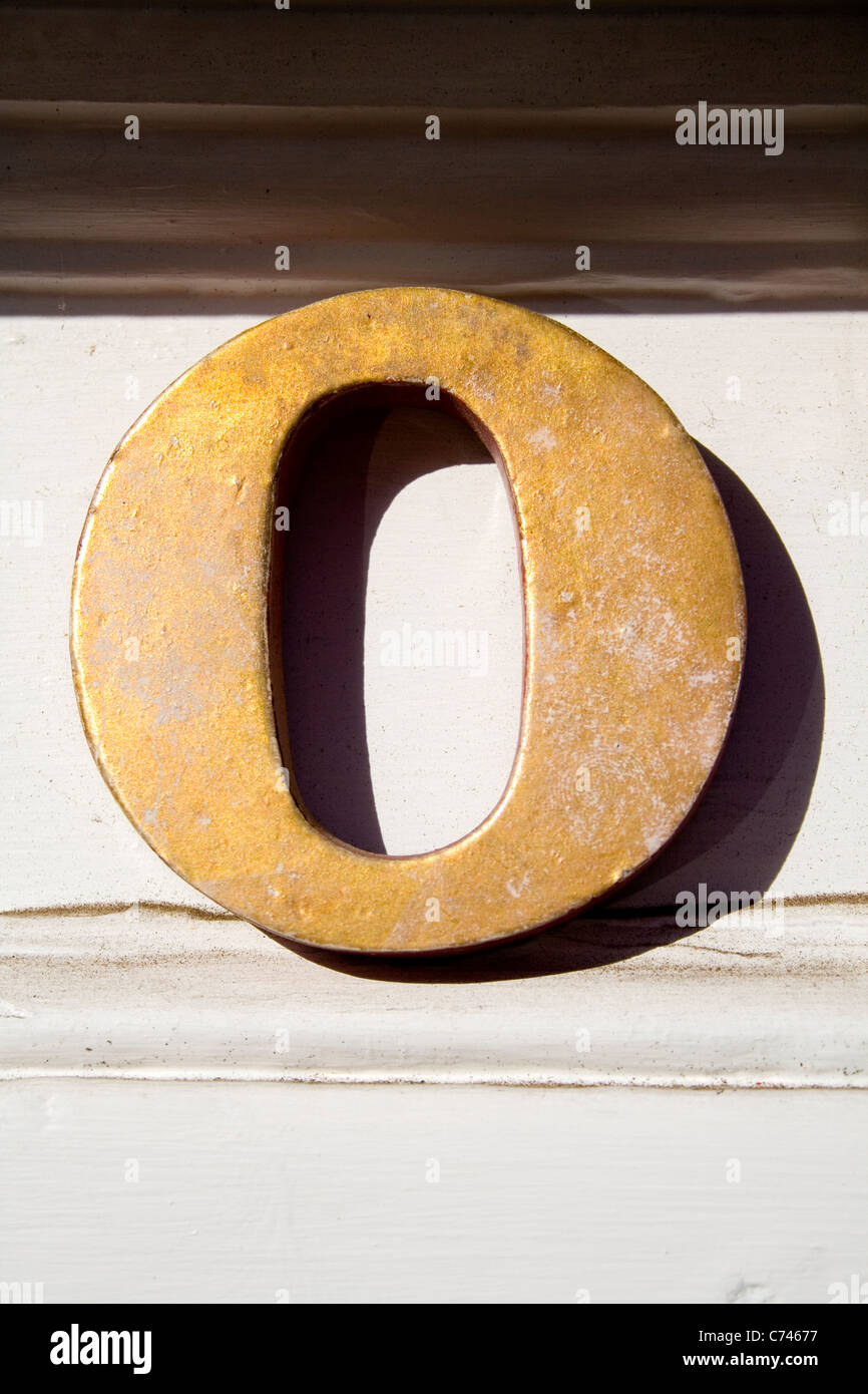 Trouvé une lettre, partie d'un ensemble de l'alphabet. Veuillez voir mon portefeuille pour la série complète. Banque D'Images