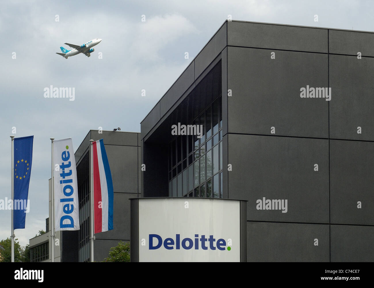 Un bureau de Deloitte à rue de Neudorf Luxembourg Banque D'Images