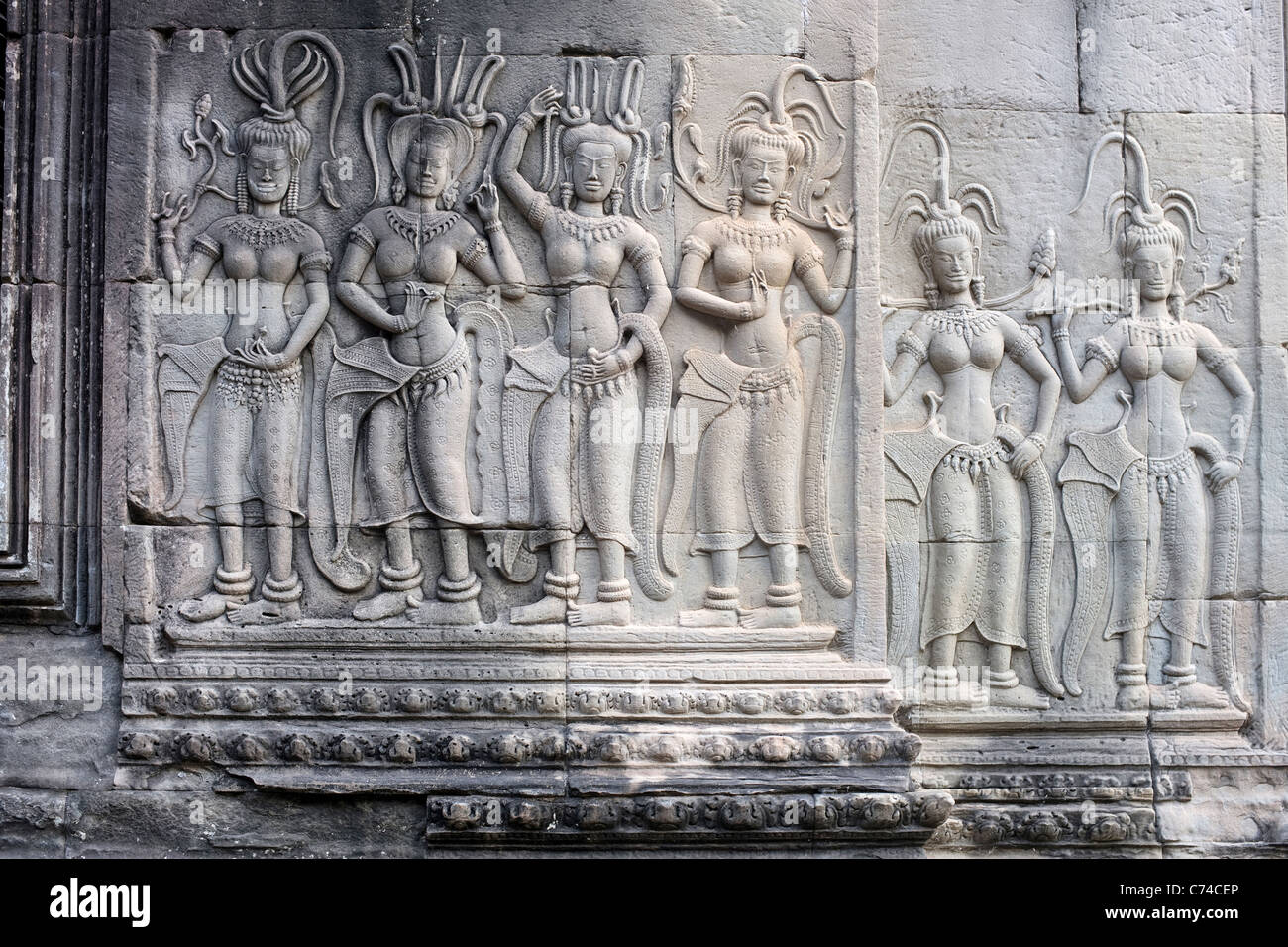 Frise murale représentant des Apsaras Angkor Cambodge Banque D'Images