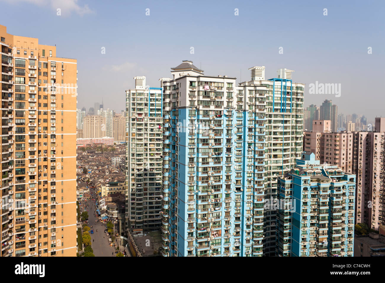 Les immeubles à appartements dans le centre de Shanghai, Shanghai, Chine Banque D'Images