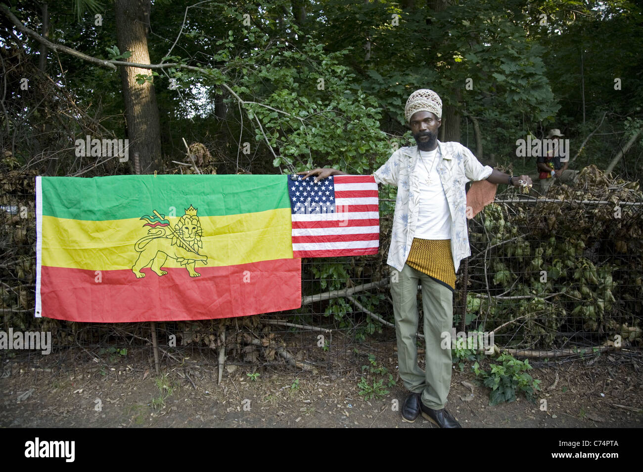 Grand Drapeau Lion Of Judah Rasta Reggae Ethiopie - 150 X 90 Cm, Couleurs Vert-jaune-rouge-noir, 2 Oeillets Laiton