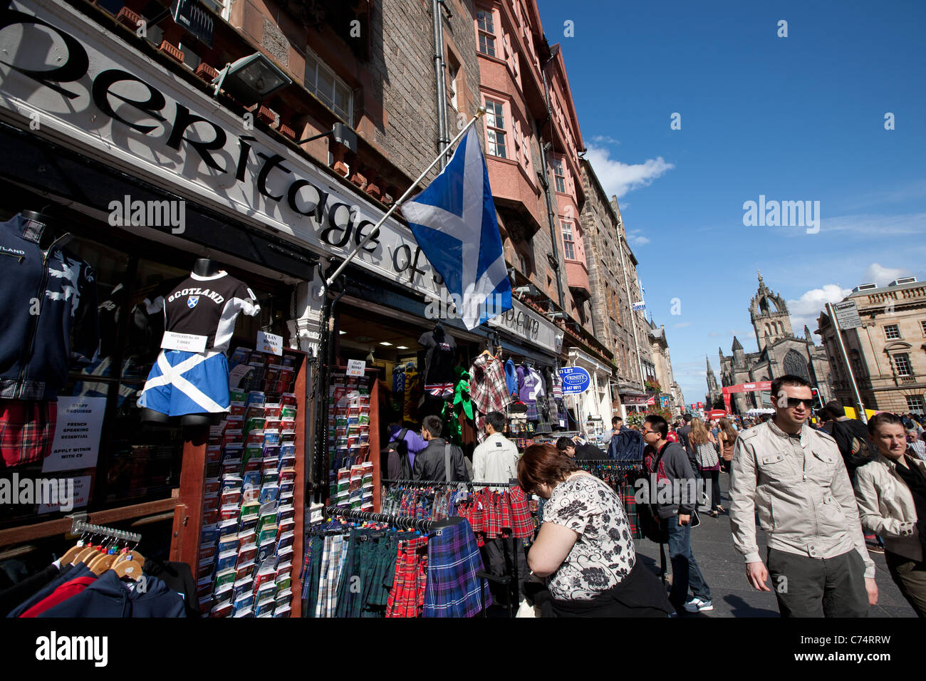 Vues de Fringe Festival et de la foule, le Royal Mile (High Street), à l'assemblée annuelle de l'International Arts Festival, Édimbourg. Banque D'Images