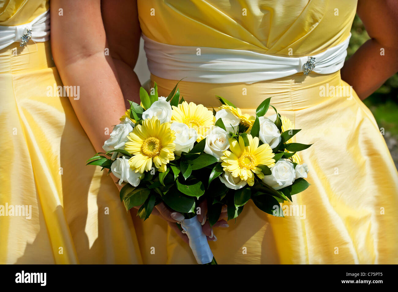 Des roses jaunes en bouquets de mariage Banque D'Images