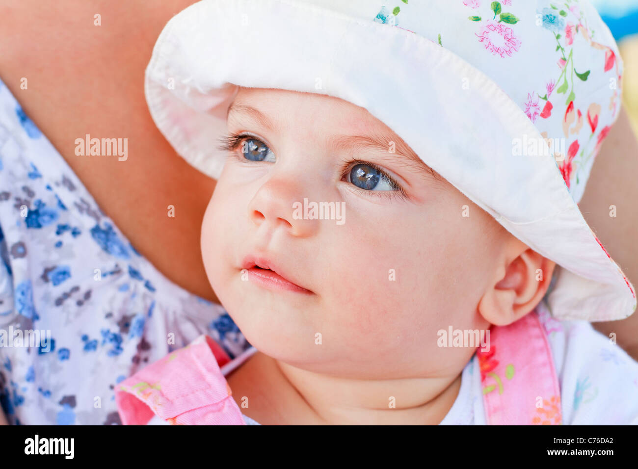 Sweet baby girl with blue eyes Banque D'Images