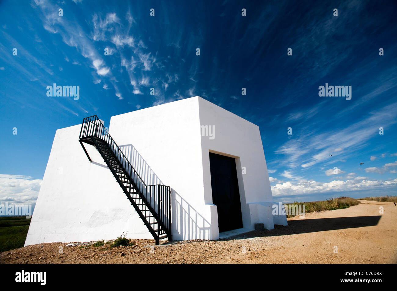 Une maison en forme de cube dans le pays, l'Isla Mayor, Espagne Banque D'Images
