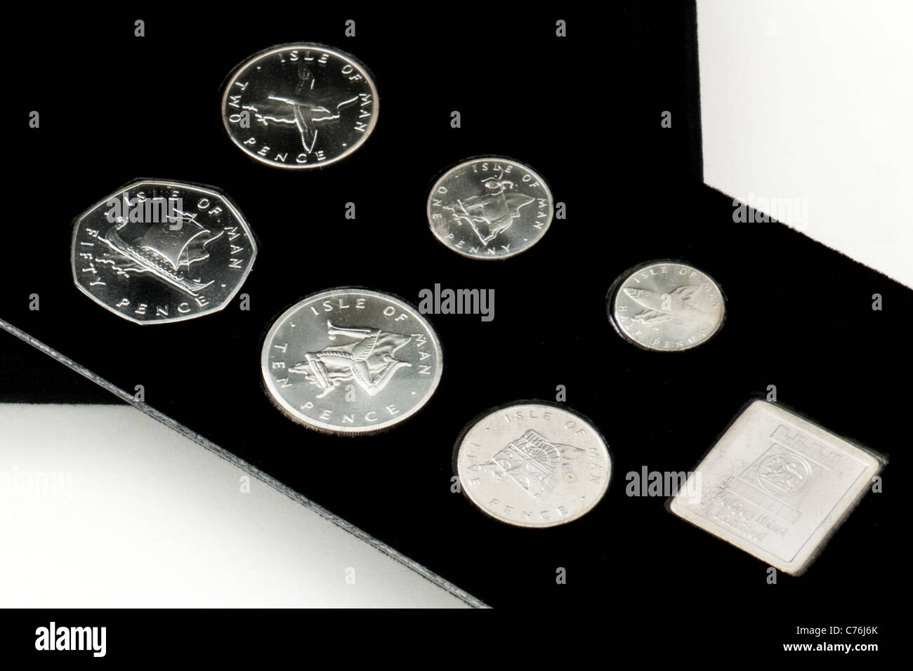 Île de Man Sterling Silver coin fixés par Pobjoy Mint pour commémorer le jubilé d'argent de 1977 Sa Majesté la Reine Elizabeth II Banque D'Images