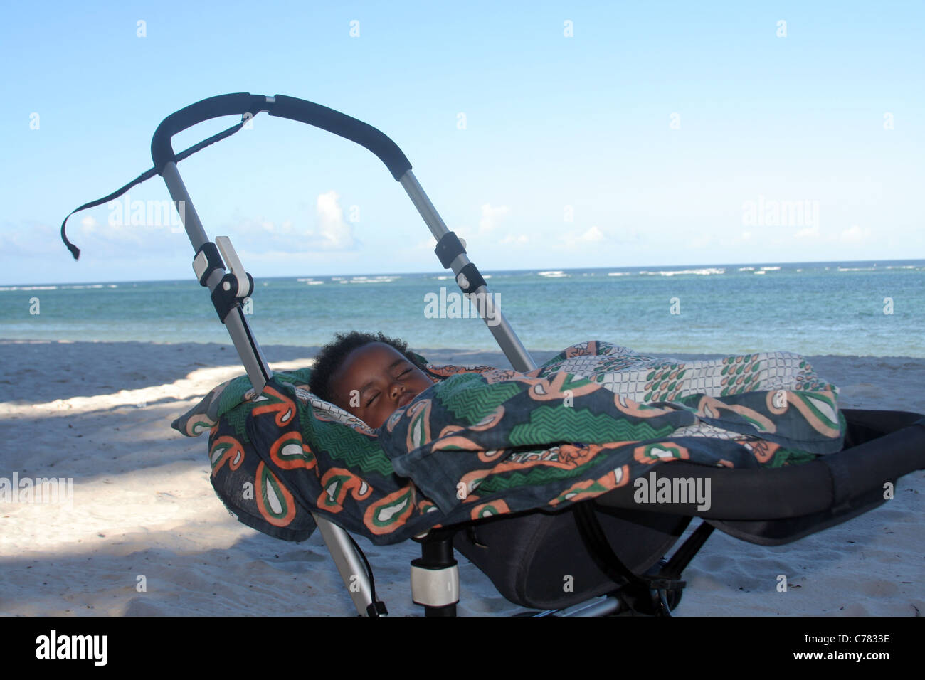 Baby pram beach Banque de photographies et d'images à haute résolution -  Alamy