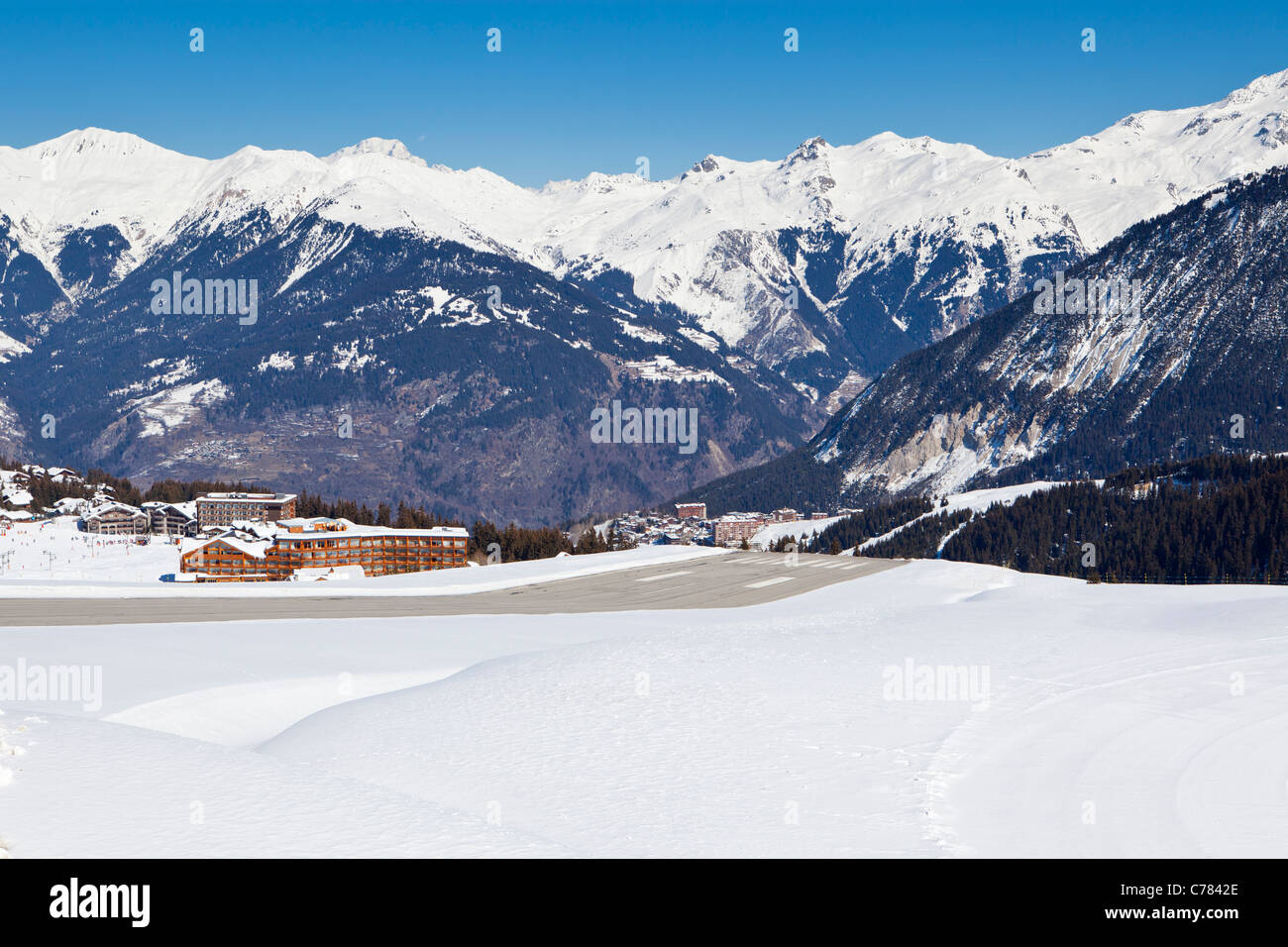 La piste de l'Altiport, Courchevel, Savoie, Rhone-Alpes, France. Banque D'Images