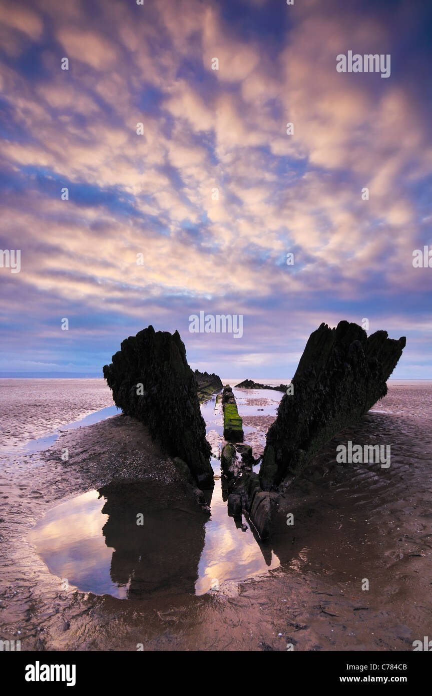 L'épave du dix-neuvième siècle barque norvégien SS Nornen à Berrow Flats dans le Somerset en Angleterre. Banque D'Images