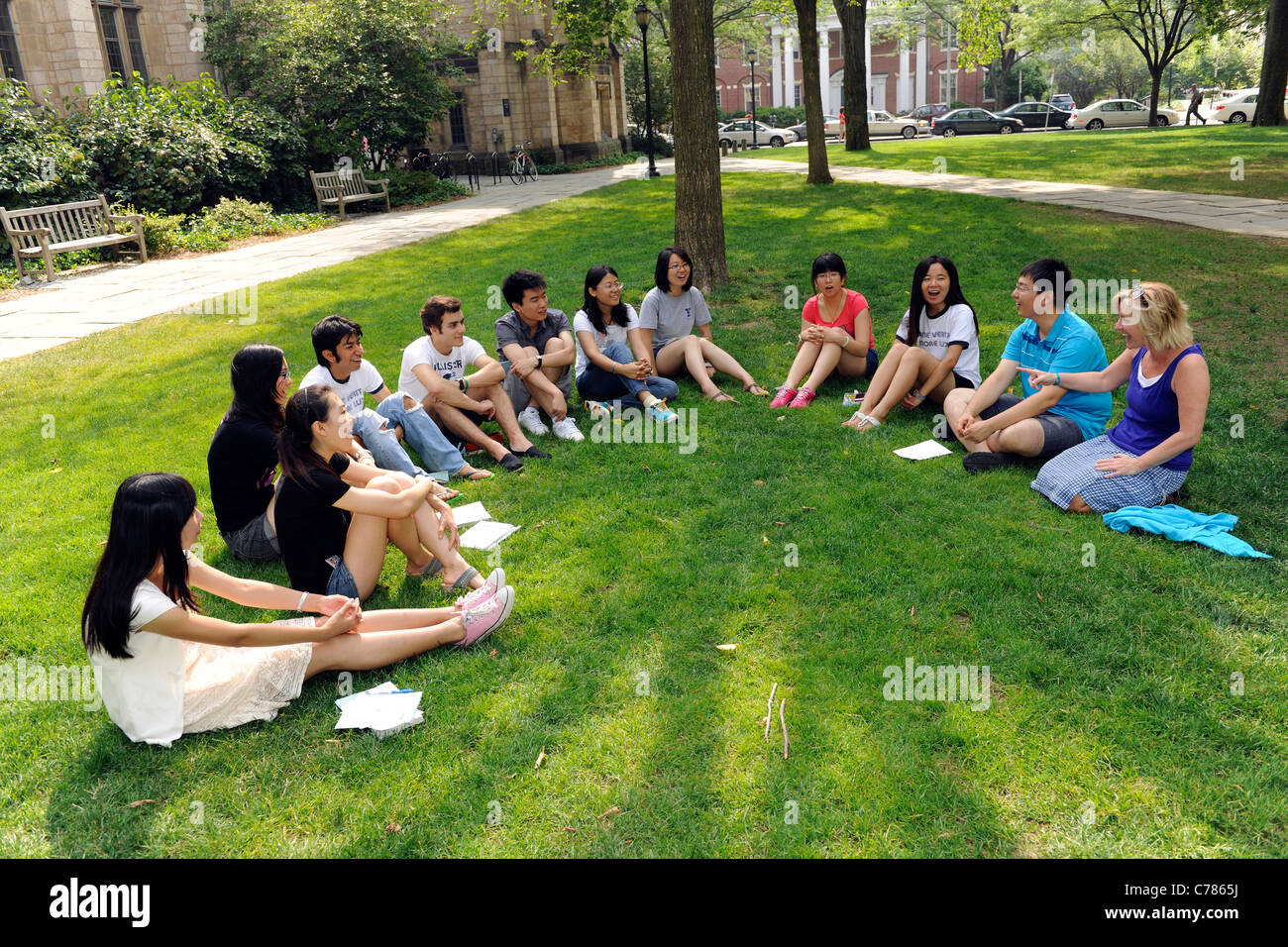 Les étudiants étrangers qui étudient à l'institut de langue anglaise à l'université de Yale d'été. Banque D'Images