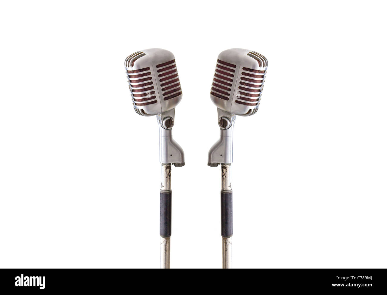 Microphone vintage isolé sur fond blanc Banque D'Images
