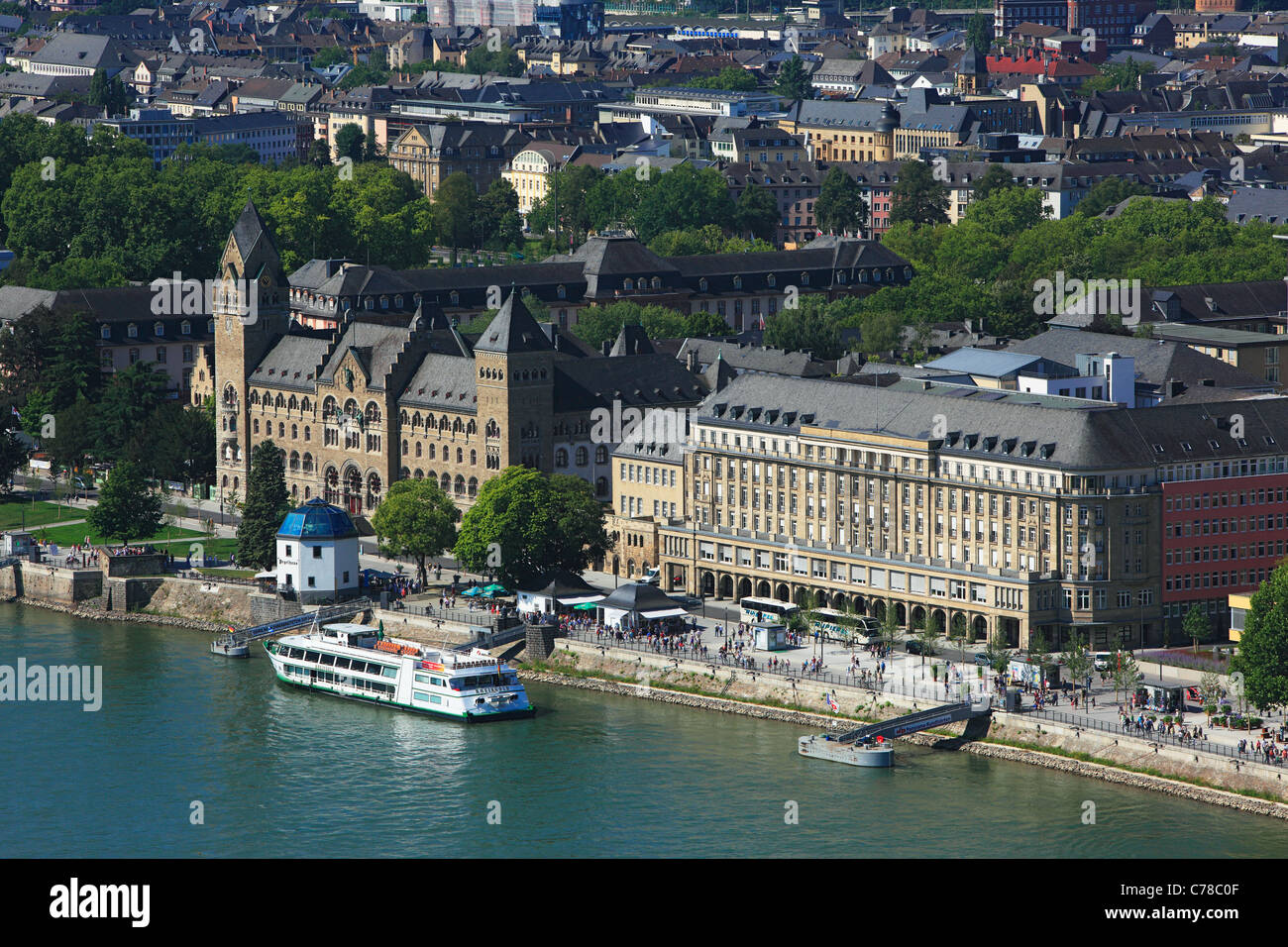 Rheinuferpromenade à Coblence, ehemaliges Preussisches Regierungsgebaeude, Bundesamt für Wehrtechnik und Beschaffung, Oberlandesgericht und Anwaltsge Banque D'Images