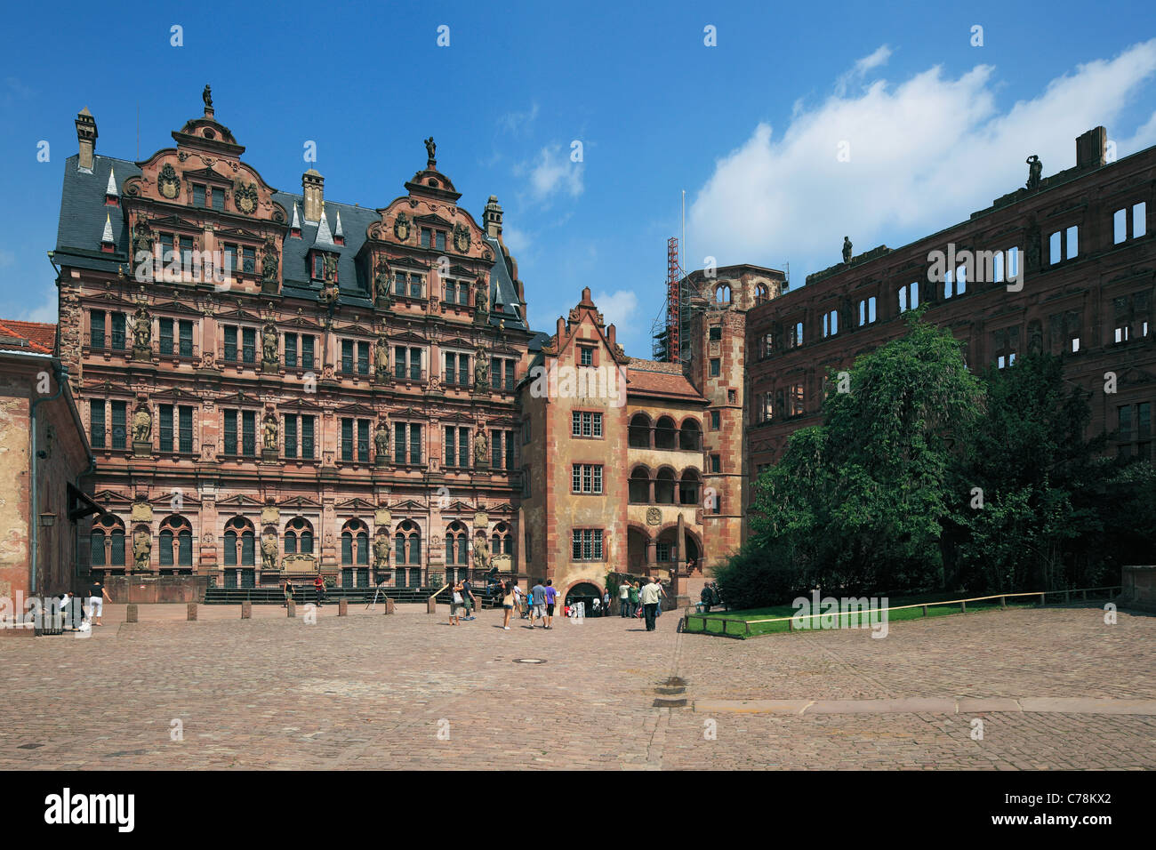 Heidelberger Schloss en Bade-Wurtemberg, Schlosshof, Friedrichsbau, Glaeserner Ottheinrichsbau, Saalbau, Glockenturm Banque D'Images