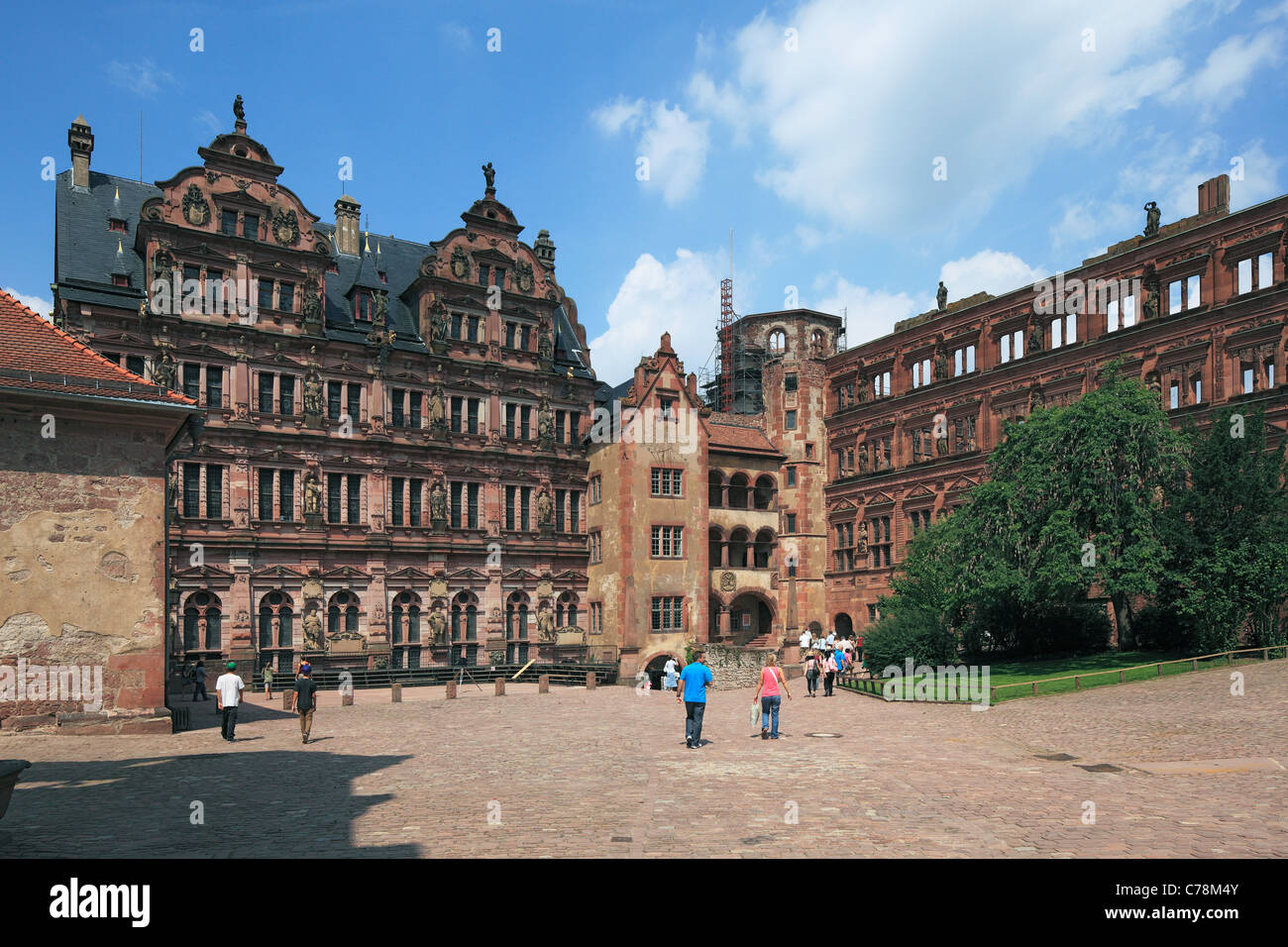 Heidelberger Schloss en Bade-Wurtemberg, Schlosshof, Friedrichsbau, Glaeserner Ottheinrichsbau, Saalbau, Glockenturm Banque D'Images