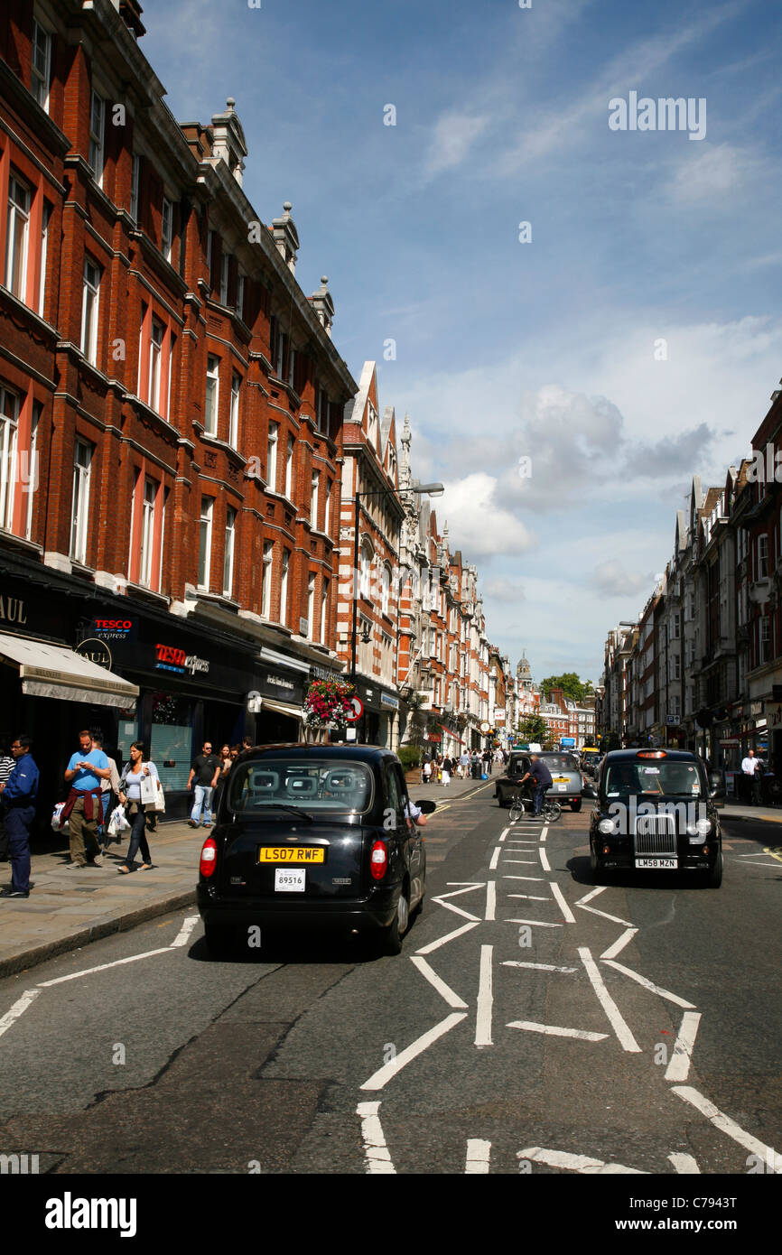 Les taxis sur Marylebone High Street, Marylebone, London, UK Banque D'Images