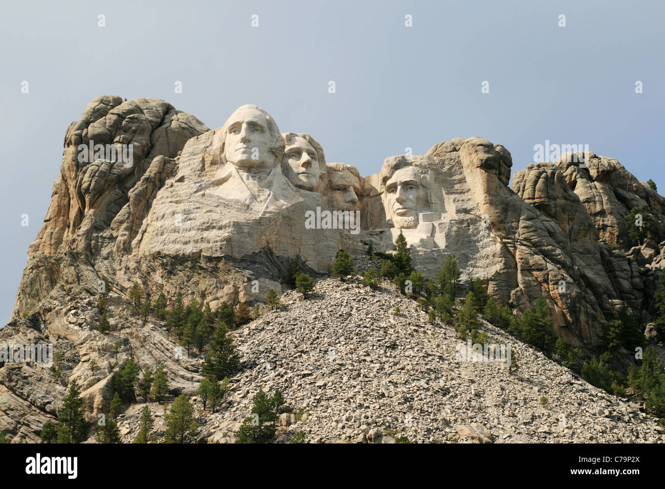 Le mont Rushmore montrant une partie de la montagne environnante Banque D'Images